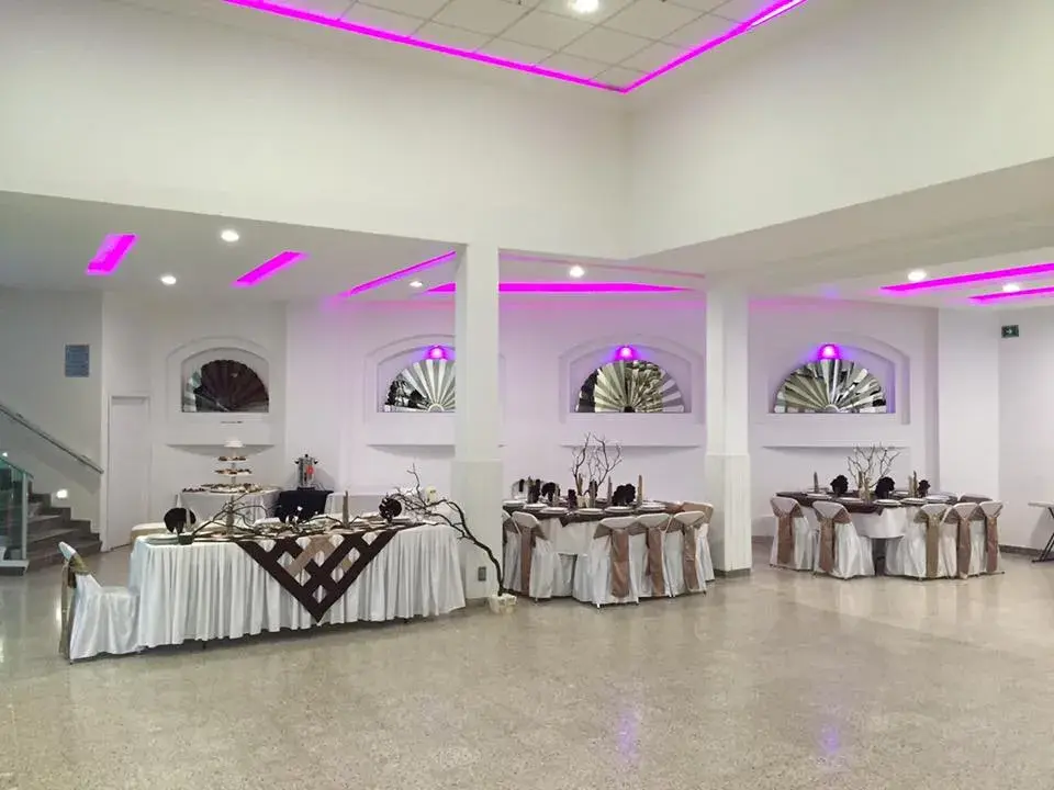 Salón de Social hall El Bosque montado para una celebración